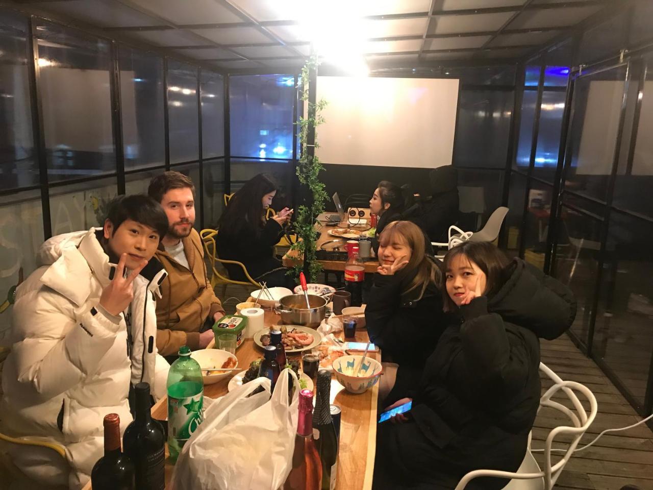 Fun Fun Stay Guesthouse سيول المظهر الخارجي الصورة
